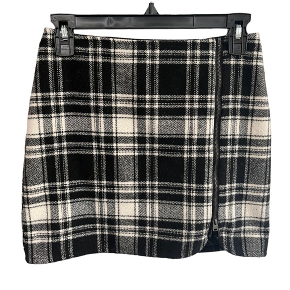 Hollister Dresses & Skirts - Hollister Black and White Plaid Wool Blend Mini Skirt - Size 0